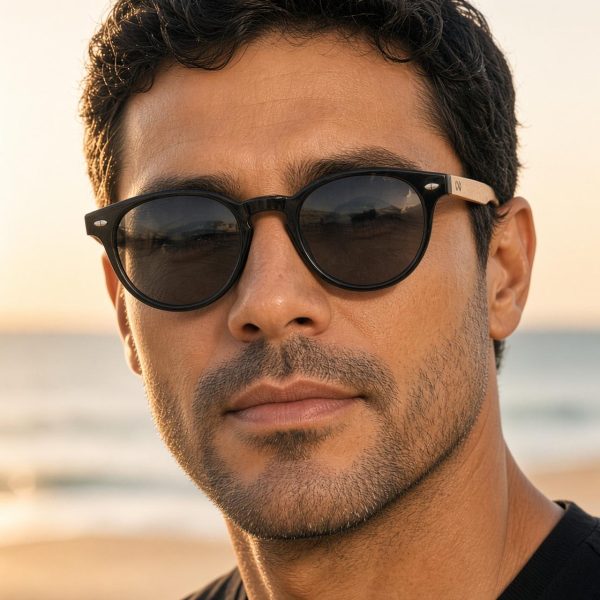 15609138822-3024-oculos-de-sol-malibu-wood-preto-com-bambu-claro.jpeg